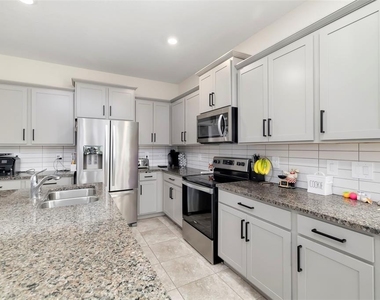 6593 Serenity Falls Ln - Photo Thumbnail 12
