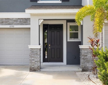 6593 Serenity Falls Ln - Photo Thumbnail 4
