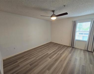 3607 E Bay Drive - Photo Thumbnail 7