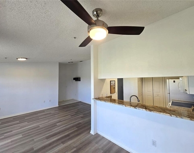 3607 E Bay Drive - Photo Thumbnail 6