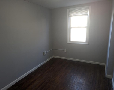 545 Park Place - Photo Thumbnail 9