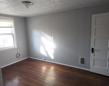 545 Park Place - Photo Thumbnail 11