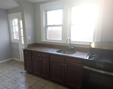 545 Park Place - Photo Thumbnail 7