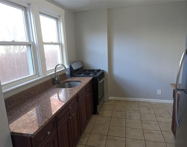 545 Park Place - Photo Thumbnail 5