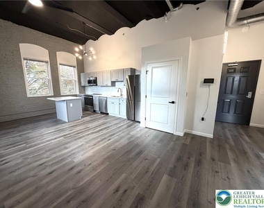 810 Monocacy Street - Photo Thumbnail 2