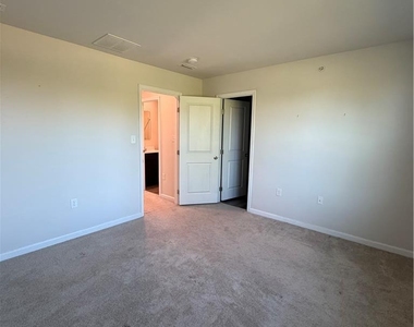 2126 Cross Country Road - Photo Thumbnail 18