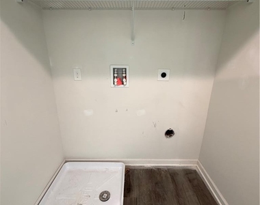 2126 Cross Country Road - Photo Thumbnail 27