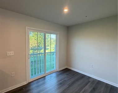 2126 Cross Country Road - Photo Thumbnail 5