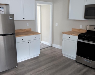 1031 Washington Street - Photo Thumbnail 3