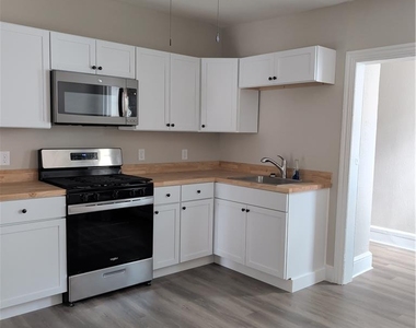1031 Washington Street - Photo Thumbnail 2