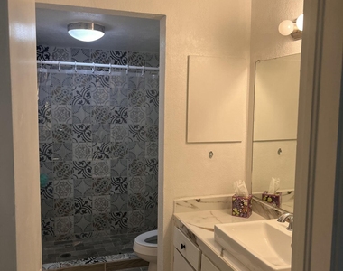 4433 N Stanton Street - Photo Thumbnail 10