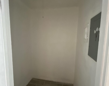 4433 N Stanton Street - Photo Thumbnail 16