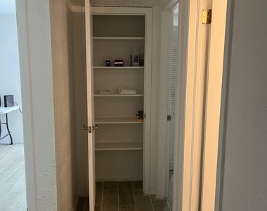 4433 N Stanton Street - Photo Thumbnail 9