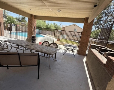 4433 N Stanton Street - Photo Thumbnail 22