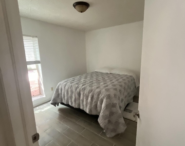4433 N Stanton Street - Photo Thumbnail 13