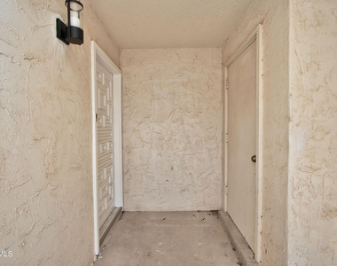 6201 Escondido Drive - Photo Thumbnail 4
