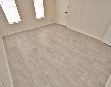6201 Escondido Drive - Photo Thumbnail 33