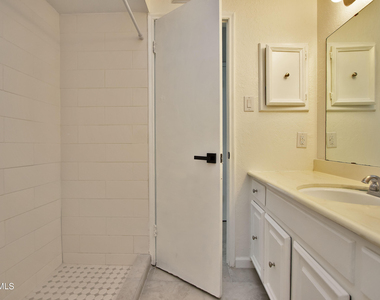 6201 Escondido Drive - Photo Thumbnail 27