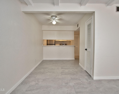 6201 Escondido Drive - Photo Thumbnail 14