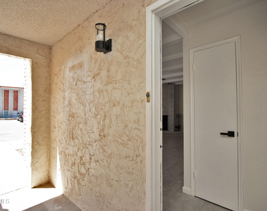 6201 Escondido Drive - Photo Thumbnail 5