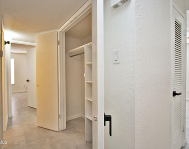6201 Escondido Drive - Photo Thumbnail 23