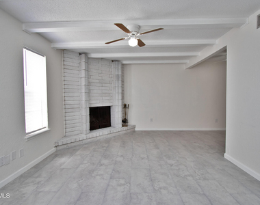 6201 Escondido Drive - Photo Thumbnail 7