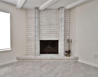 6201 Escondido Drive - Photo Thumbnail 9
