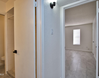 6201 Escondido Drive - Photo Thumbnail 25