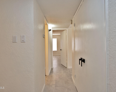 6201 Escondido Drive - Photo Thumbnail 24
