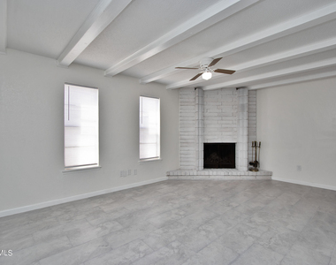 6201 Escondido Drive - Photo Thumbnail 8