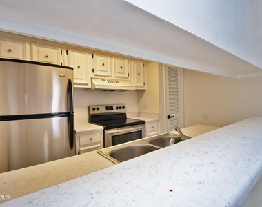6201 Escondido Drive - Photo Thumbnail 16