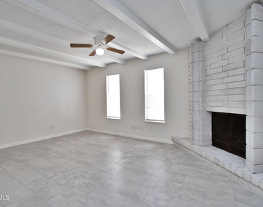 6201 Escondido Drive - Photo Thumbnail 11