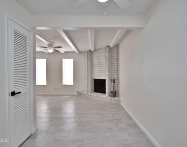 6201 Escondido Drive - Photo Thumbnail 13