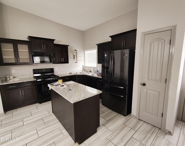 4552 Josefina Santillana Street - Photo Thumbnail 5