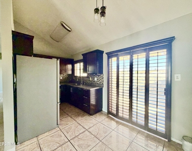 9150 Bur Oak Circle - Photo Thumbnail 4
