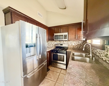 9150 Bur Oak Circle - Photo Thumbnail 5