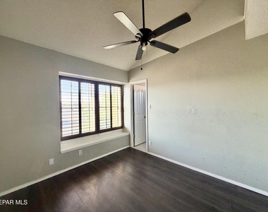 9150 Bur Oak Circle - Photo Thumbnail 14