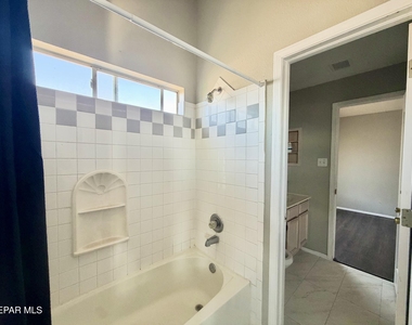 9150 Bur Oak Circle - Photo Thumbnail 17