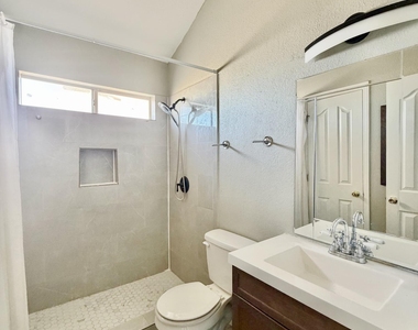 9150 Bur Oak Circle - Photo Thumbnail 10