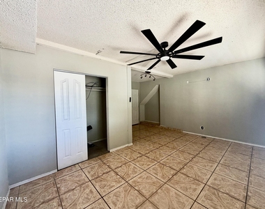 9150 Bur Oak Circle - Photo Thumbnail 13