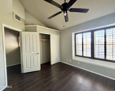 9150 Bur Oak Circle - Photo Thumbnail 15