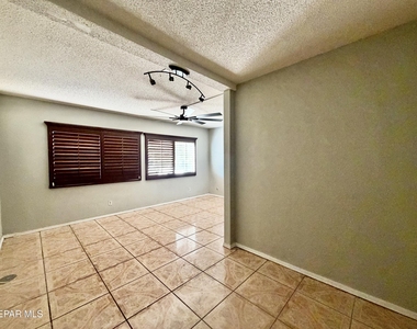9150 Bur Oak Circle - Photo Thumbnail 11