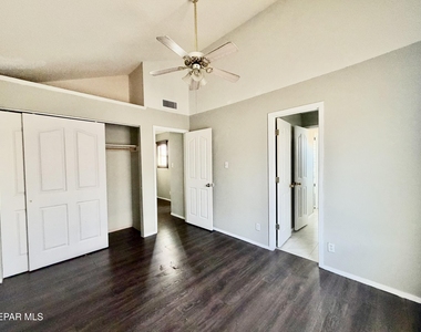 9150 Bur Oak Circle - Photo Thumbnail 21