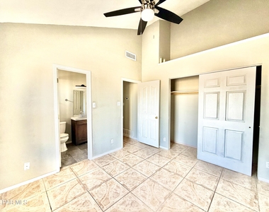 9150 Bur Oak Circle - Photo Thumbnail 8