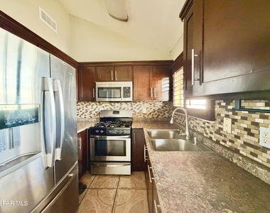 9150 Bur Oak Circle - Photo Thumbnail 6