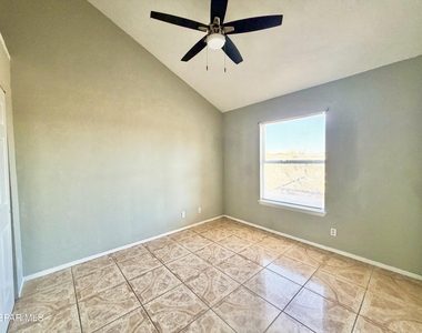 9150 Bur Oak Circle - Photo Thumbnail 7