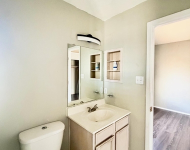 9150 Bur Oak Circle - Photo Thumbnail 19