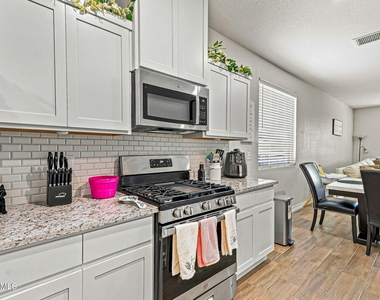 13876 Loreina Luz Avenue - Photo Thumbnail 17