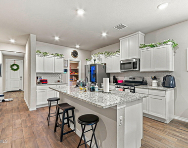 13876 Loreina Luz Avenue - Photo Thumbnail 14
