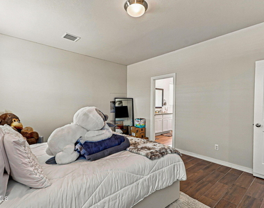 13876 Loreina Luz Avenue - Photo Thumbnail 28